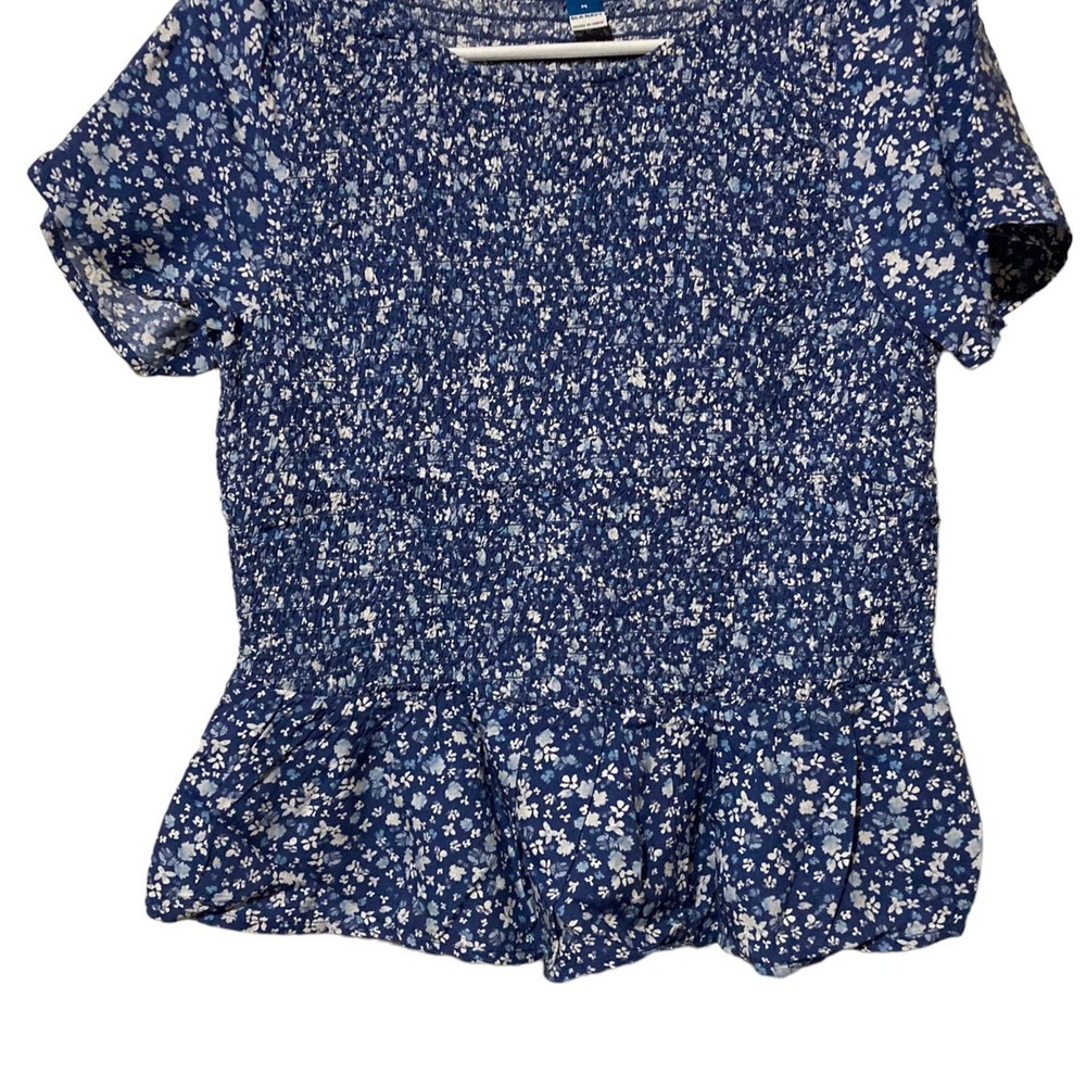 Fitted smocked top flutter sleeves blue size medium Old Navy